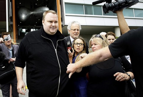 Megaupload Tycoon Offers To Go To U.S. To Answer Piracy Charges