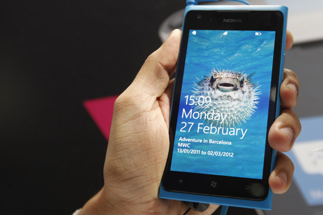 Nokia Halves Price of Flagship Phone
