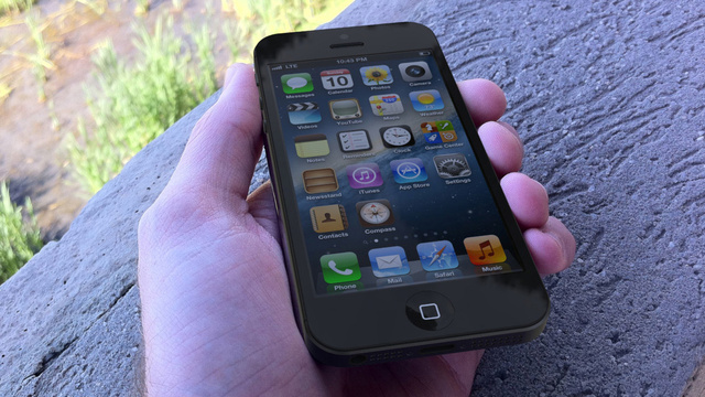 This Is How the iPhone 5 Might Look in Your Hand