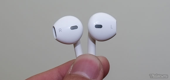 Video Shows Completely Redesigned Headphones for iPhone 5
