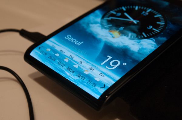 samsung curved phone-3