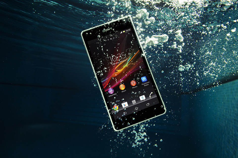 Three Superb Waterproof Smartphones for the Summer of 2013
