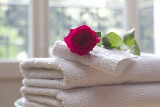 Hotel towels and rose in hotel room